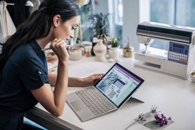 5 Merk Laptop Terbaik Yang Cocok Buat Karyawan Kantor!