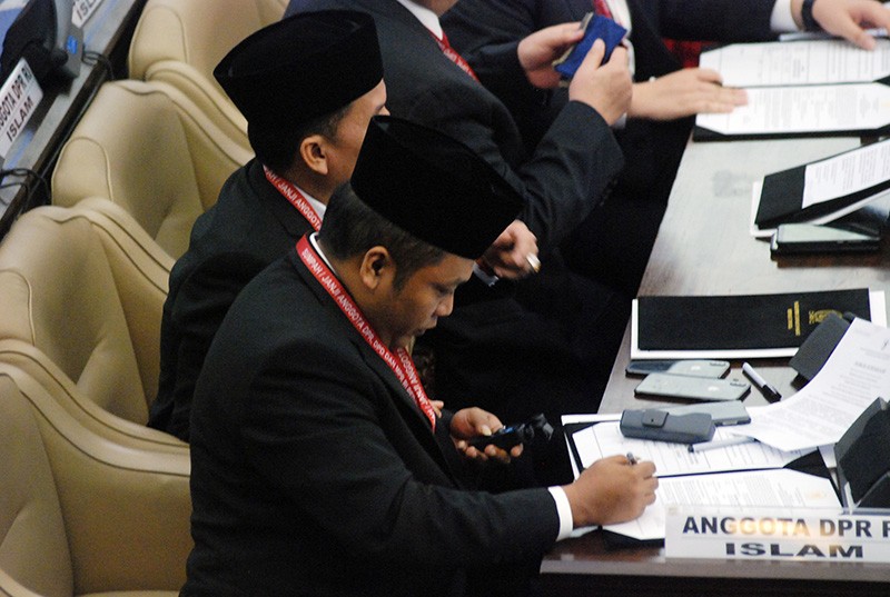 Tandatangan Sebagai   DPR