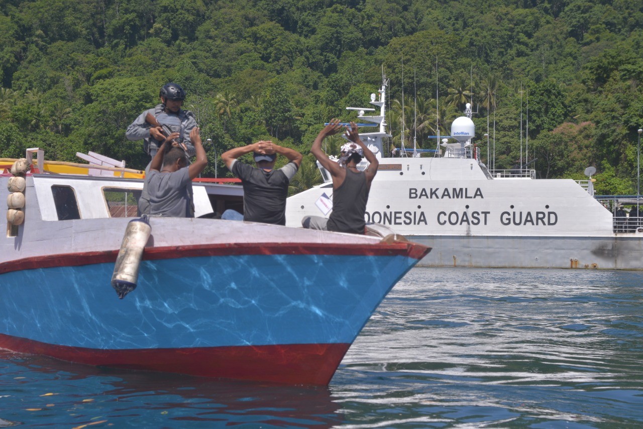 Tingkatkan Kemampuan Personel, Kamla Zona Maritim Tengah Gelar Simulasi Penanganan Kapal Nelayan Asing