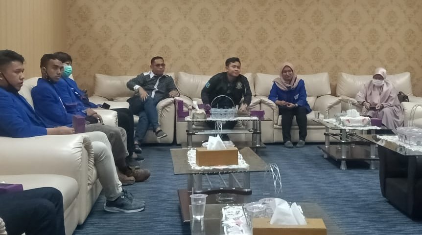 Minta Penundaan Uang Kuliah, Mahasiswa Datangi Anggota Dewan
