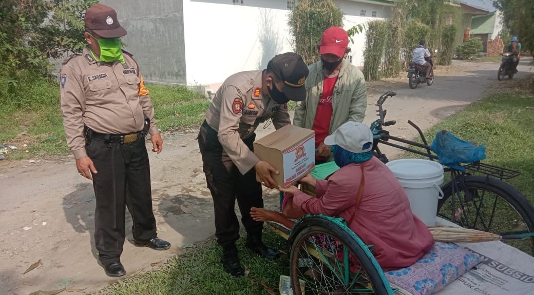 Dapat Bantuan Sembako Kapolres Tebing Tinggi, Amran Semringah