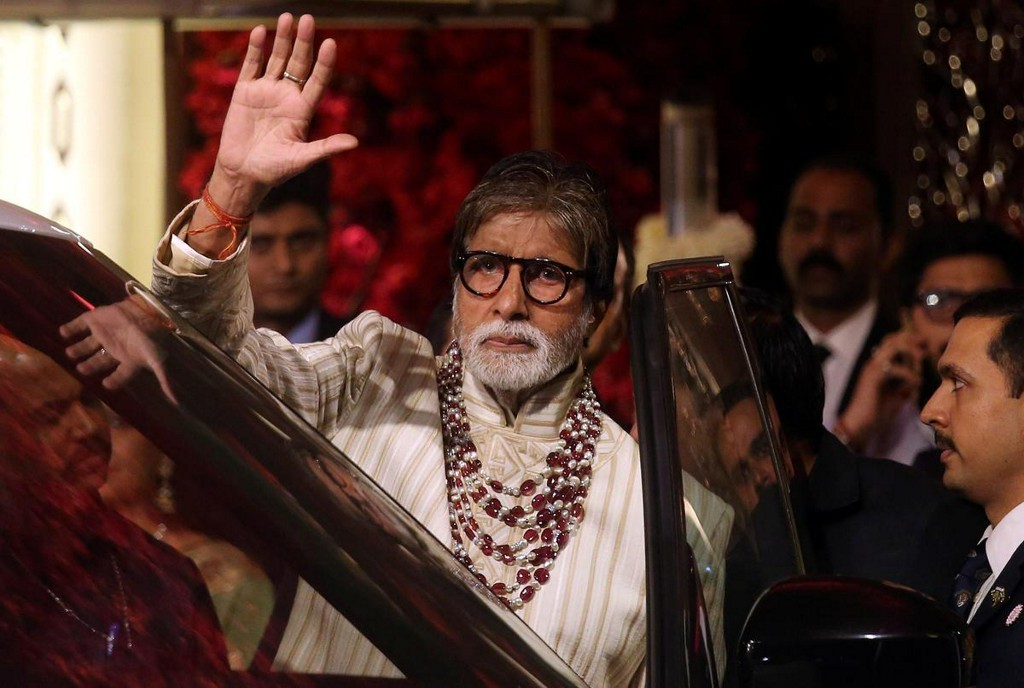 Aktor India Amitabh Bachchan Positif Corona