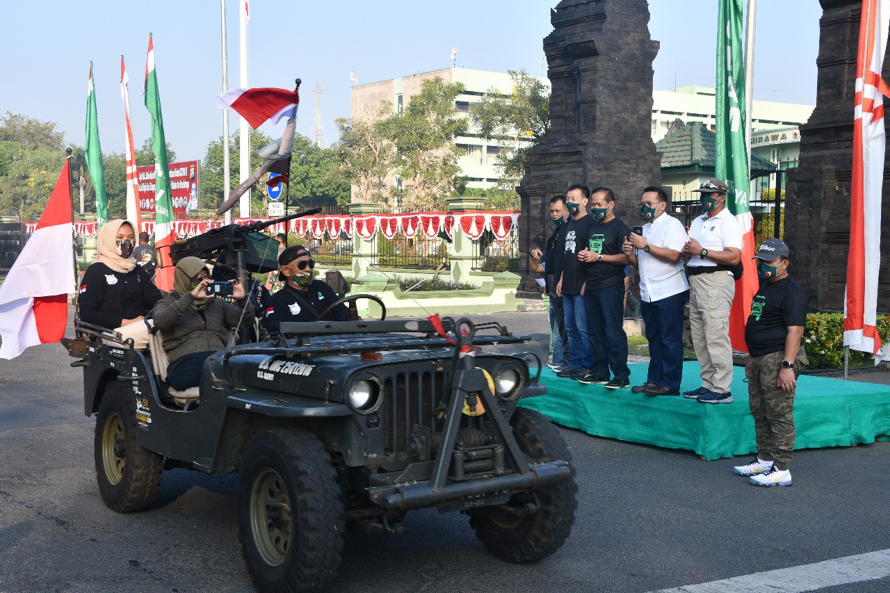 Komunitas Mobil Tua Surabaya Dukung Putus Rantai Corona
