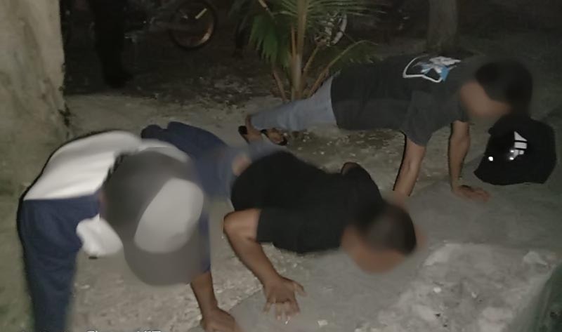 Teguk Miras di Pinggiaran Pantai, Tiga Pemuda Luwuk Dihukum Push Up Polisi