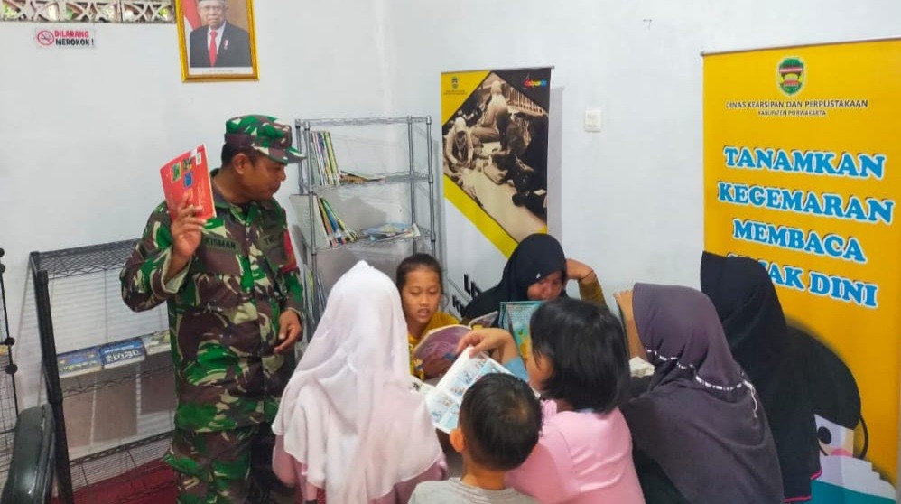 Satgas TMMD Ke-113 Purwakarta Dorong dan Motivasi Anak Gemar Membaca Sejak Dini