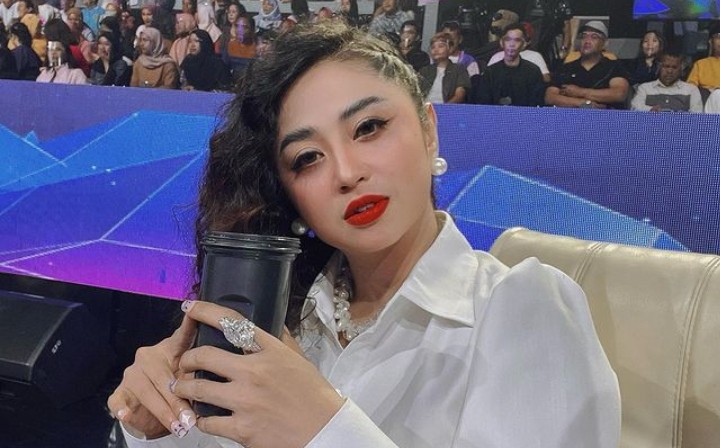 Soal Mediasi dengan Tersangka, Dewi Perssik Tunggu Instruksi Ibunda