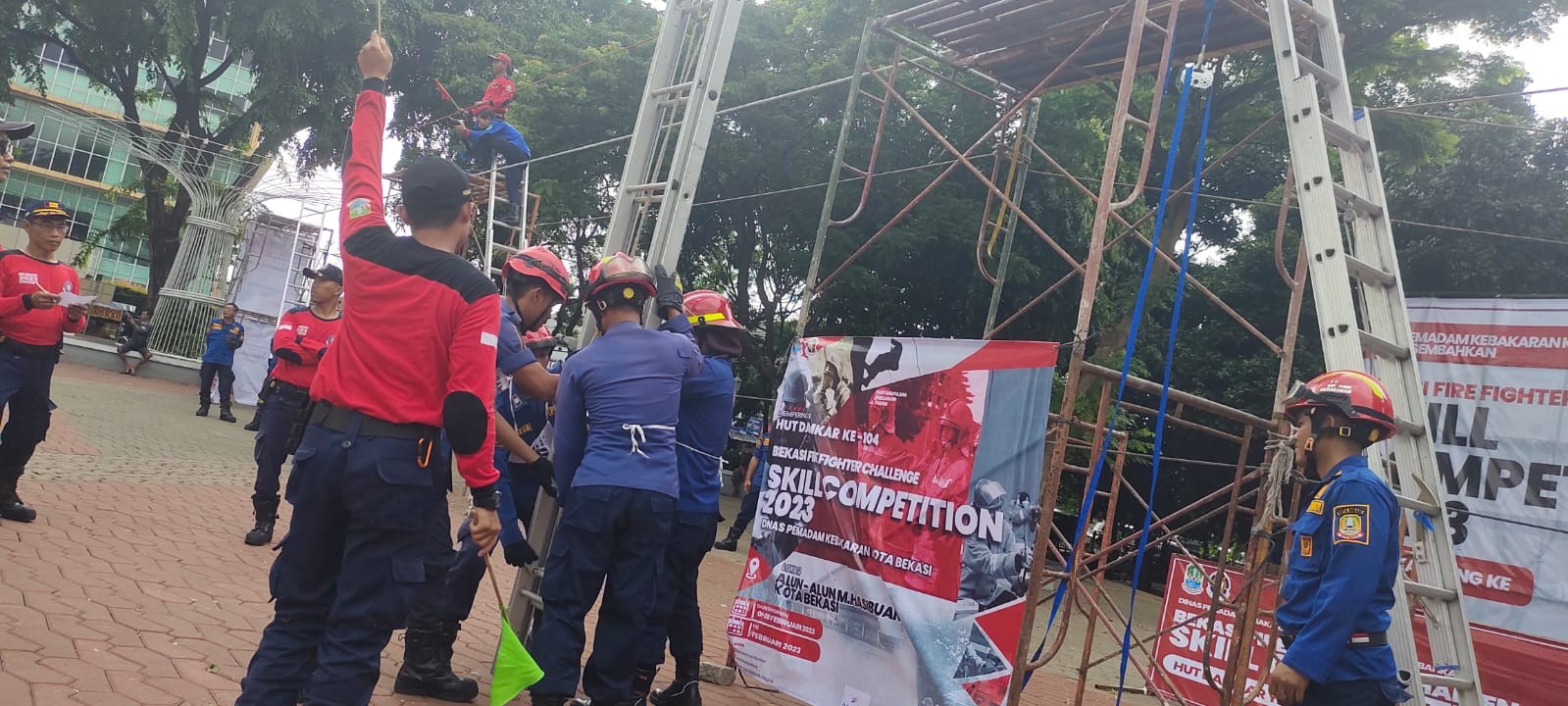Skill Competition Damkar Kota Bekasi, Petugas Tampilkan Lomba Ladder Pitching