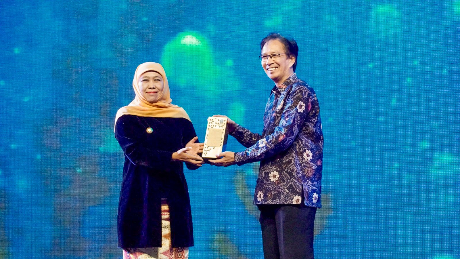 Rektor ITS Terima Penghargaan Tokoh Peningkatan Mutu Pendidikan Jatim