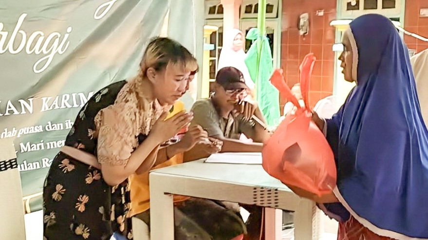 Owner Ayink Beauty Kembali Bagikan Ratusan Sembako di Bulan Suci Ramadan