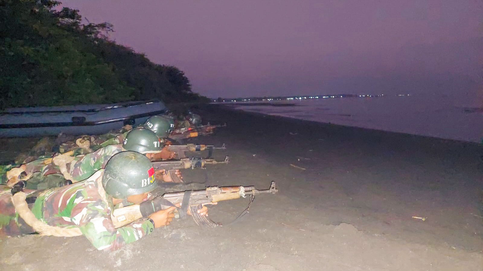 Siswa Dikko 174 Kejuruan Marinir Laksanakan Sea Survival