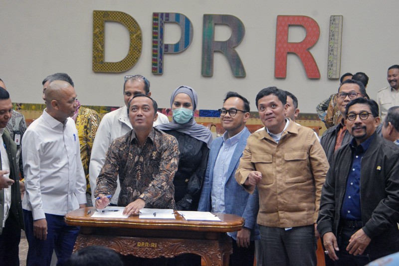 Komisi III Dan Pemerintah Setujui Naskah RUU KUHAP Dibawa Ke Paripurna DPR