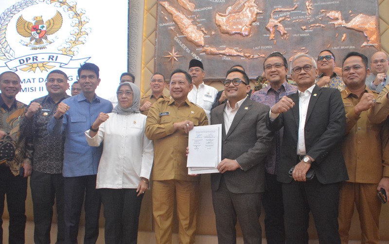 Komisi II DPR Raker Dengan Mendagri,Menteri PANRB