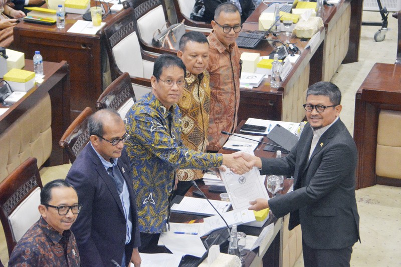 Raker Komisi XI DPR dan  Menkeu bahas RUU PFII