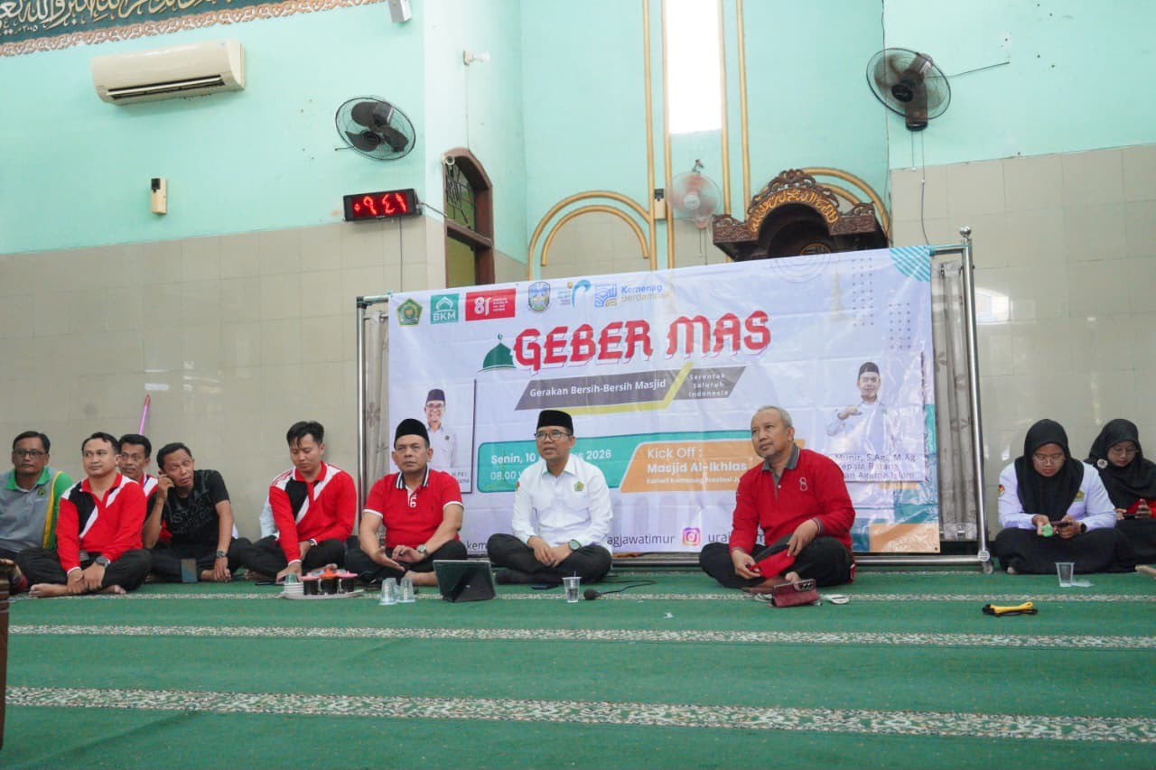 Geber Masjid 2026, Kanwil Kemenag Jatim Gotong Royong Bersihkan Masjid Al-Ikhlas