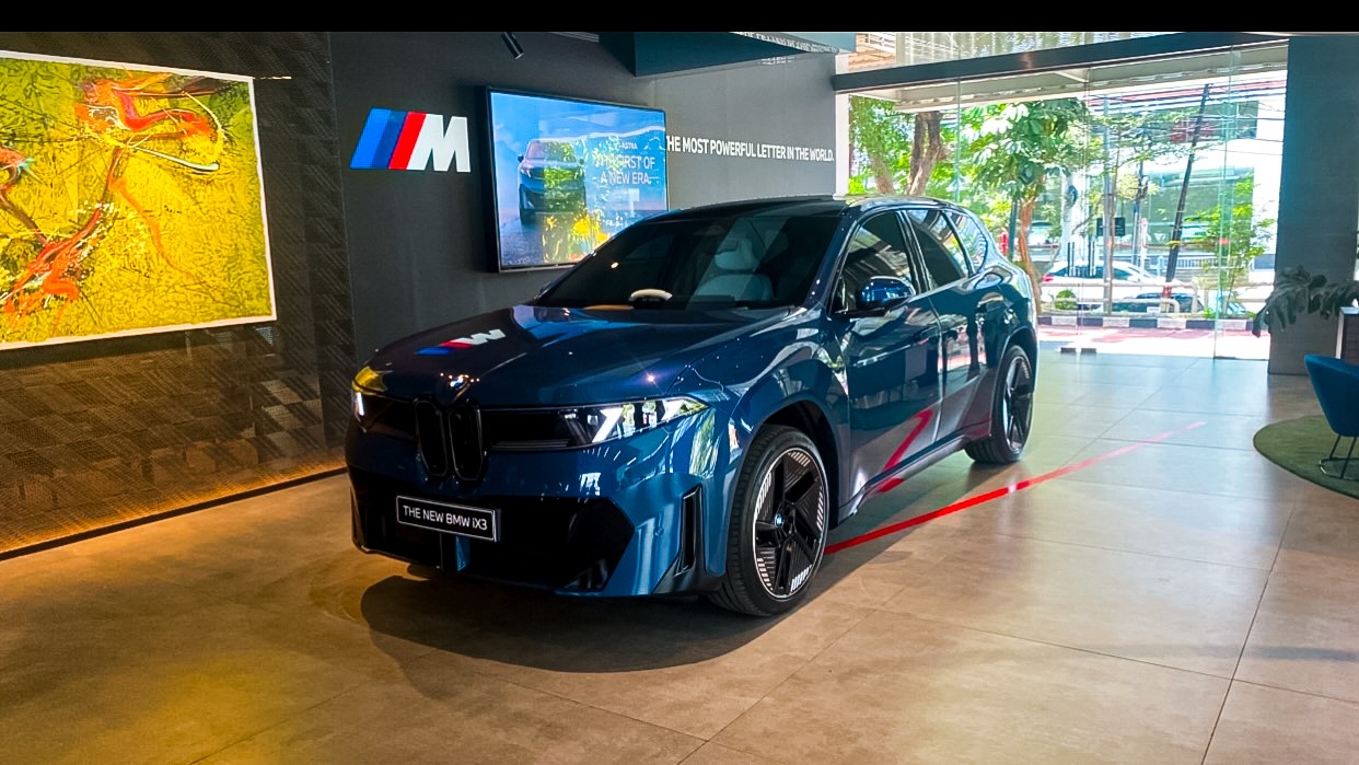BMW Astra Luncurkan New BMW iX3, Model Neue Klasse Pertama di Jawa Timur