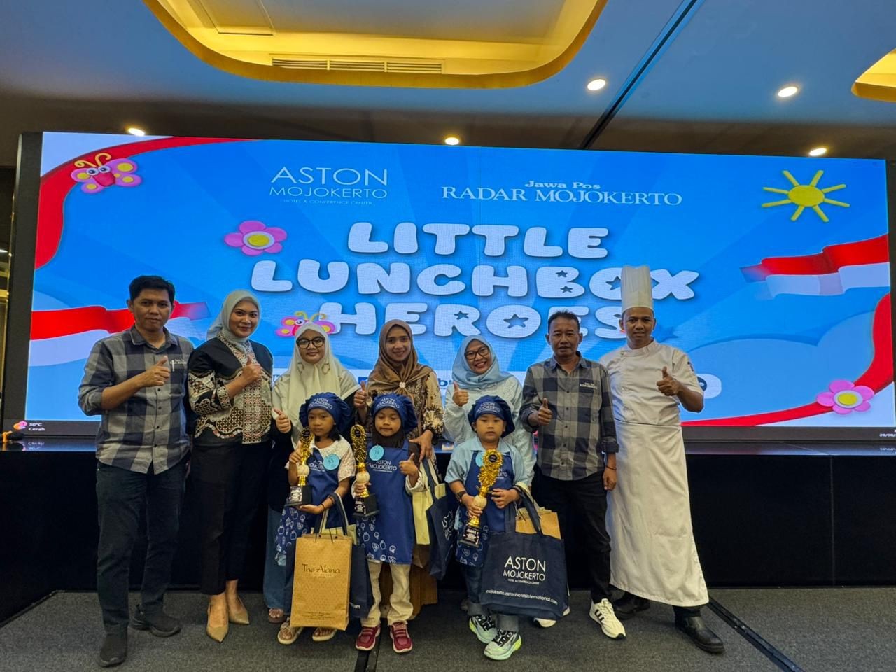 60 Pasangan Ibu dan Anak Ikuti Little Lunch Box Heroes di Aston Mojokerto