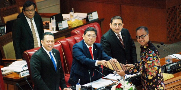 DPR Syahkan RUU Pekerja Sosial