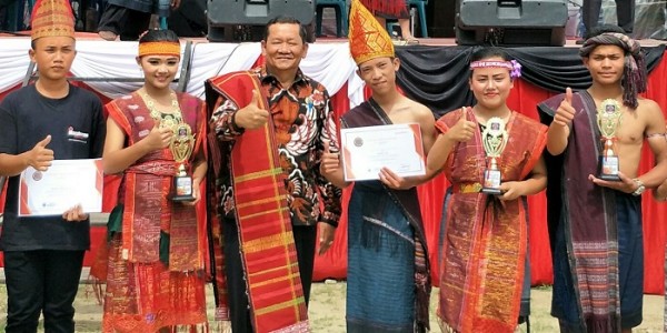 Bupati Rapidin Buka Pesta Tari Muda Mudi