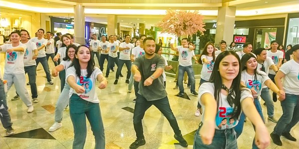 Gen Z PSI di Surabaya Flash Mob Goyang Gemoy Dukung Prabowo-Gibran Satu Putaran