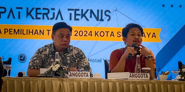 Perkokoh Informasi Pengawasan, Bawaslu Kota Surabaya Gelar Rakernis Kehumasan