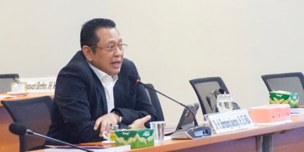 Uji Sidang Proposal Disertasi Hukum, Bamsoet Ingatkan Kepastian Hukum Kunci Keberhasilan Proyek Pemerintah