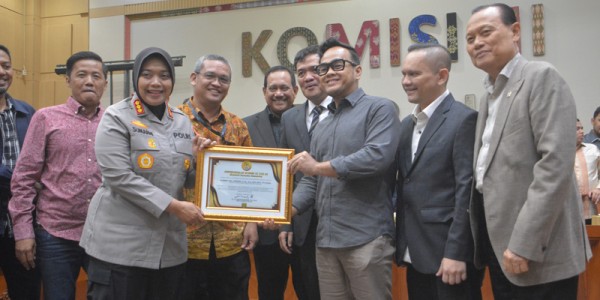 Selesaikan Konflik Rumah Ibdah,Kapolres Bekasi Dapat Penghargaan dari Komisi III DPR