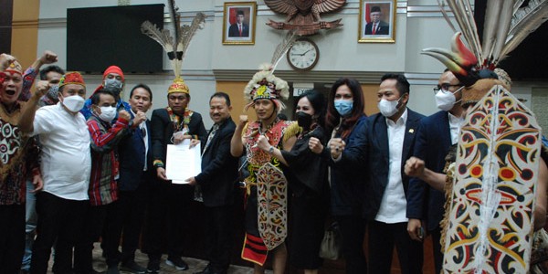 Aliansi Borneo Bersatu Tuntut Edy Mulyadi Di Hukum Adat Dayak Telusur