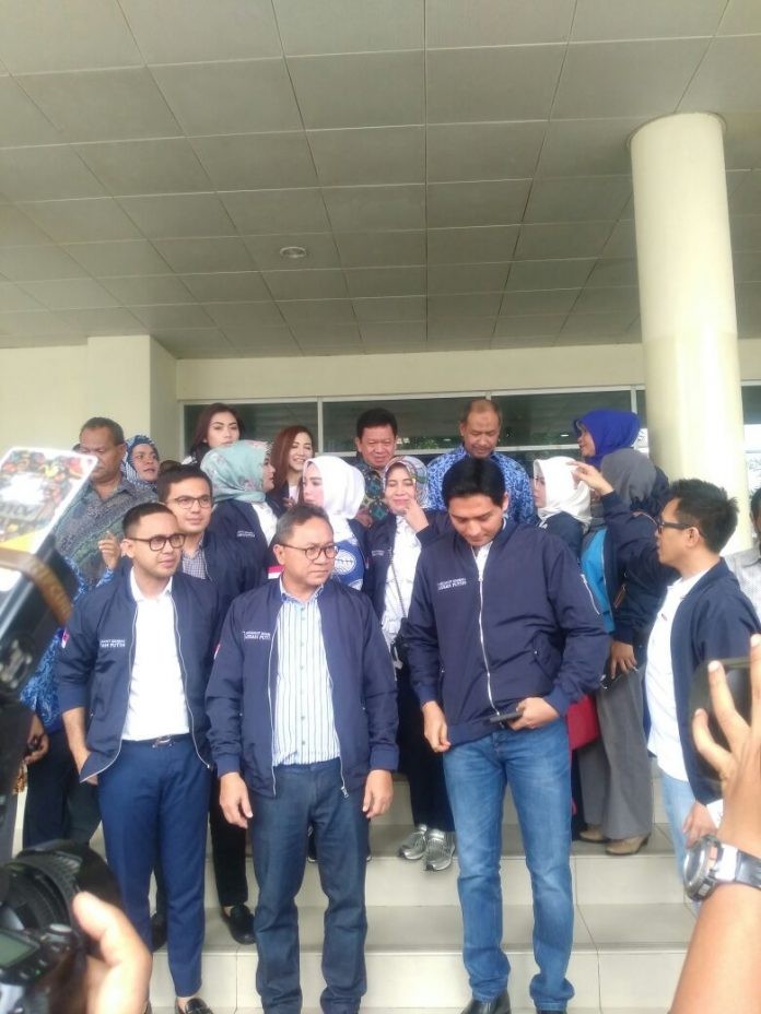 Ketua MPR RI Bagikan Parsel Di Hari Ibu