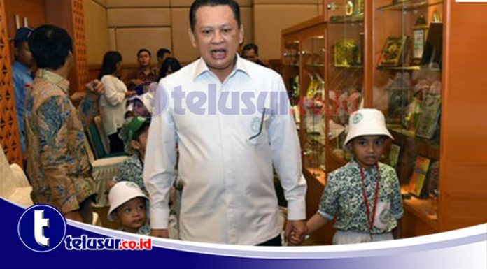 Wacana Datangi 200 Pengajar Asing, Menristekdikti Harus Kaji Ulang