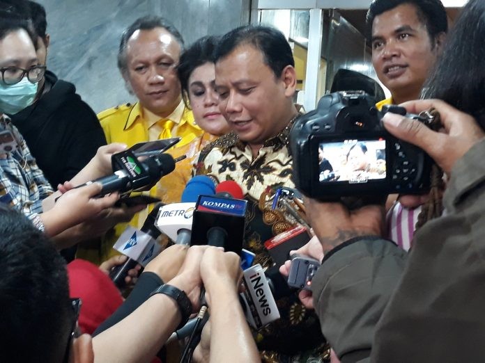 Bawaslu Segera Putuskan Kasus Pose Dua Jari Anies Baswedan