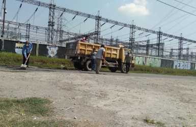 Jalan Rusak, Warga Sukamahi Urunan Dana