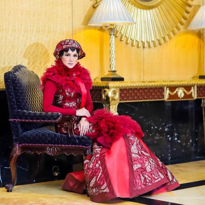 Netizen Sebut Gaya Hijab Mulan Jameela Mirip Mangkok dan Baskom