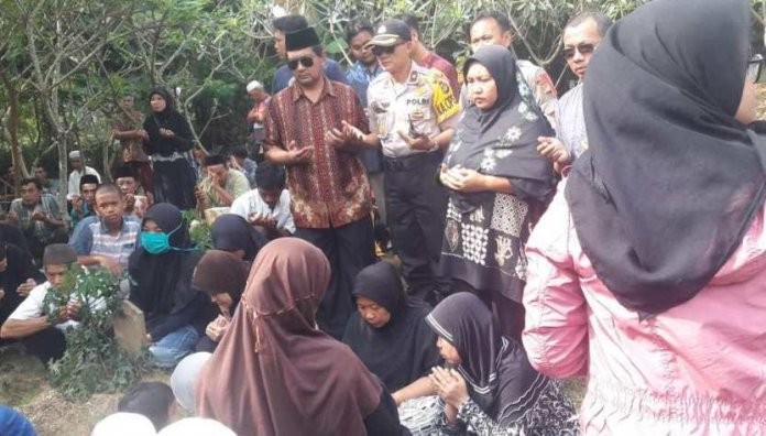 Kapolsek Babelan Hadiri Prosesi Pemakaman Ketua KPPS