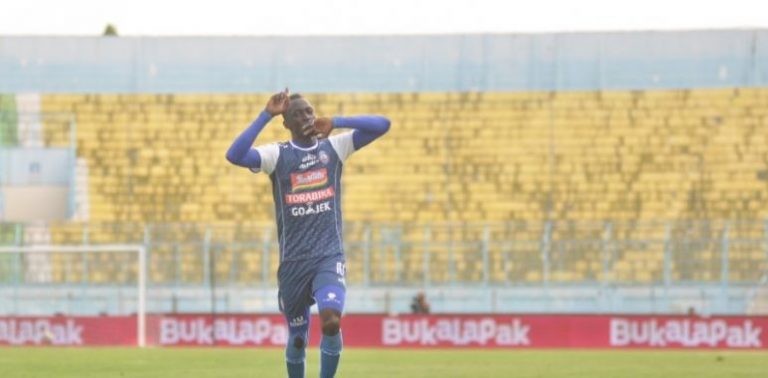 Laga Perdana Derbi Malang, Arema FC Cukur Persekam Metro 5-1