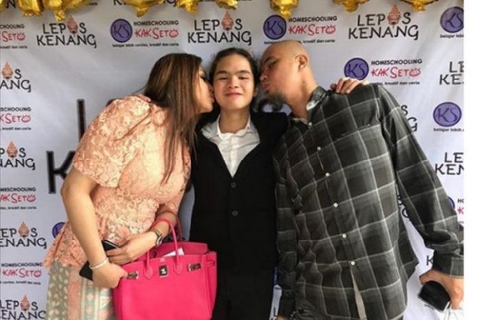 Dicium Maia dan Dhani Secara Bersamaan, Dul: Inilah Bahagia