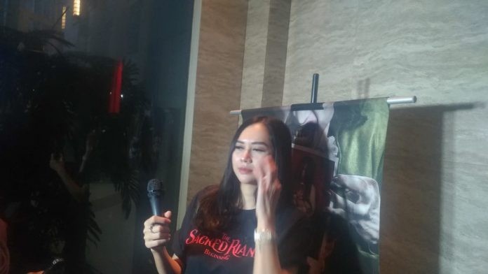 Jalin Hubungan LDR, Aura Kasih: Selama Masih Nyaman Jalani