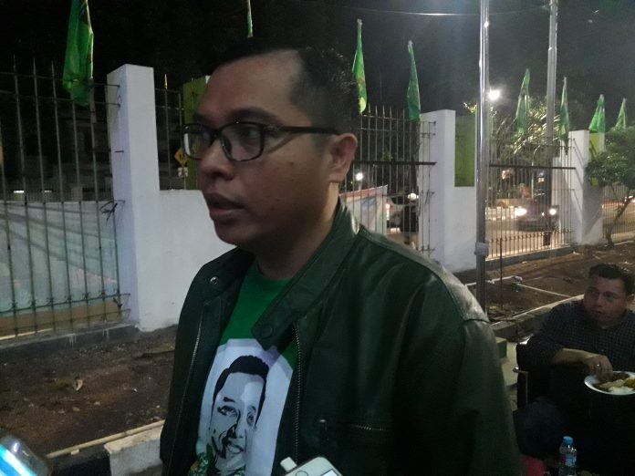 Aktor Populer Ini Ditemukan Meninggal, Bunuh Diri?