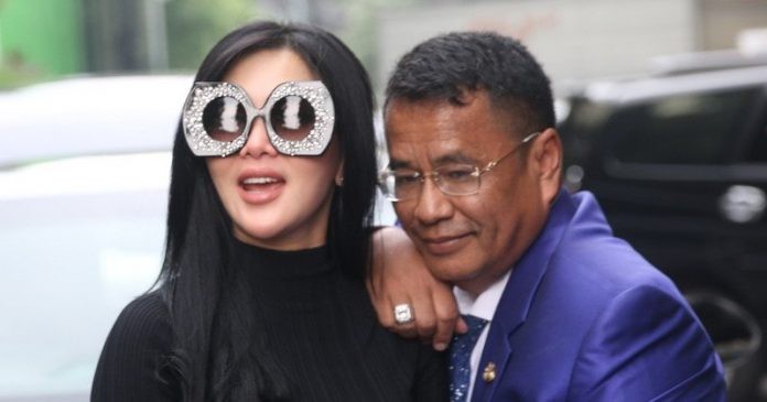 Mengaku Tidak Tahu UU Aturan Jalan, Syahrini Minta Maaf Lewat YouTube