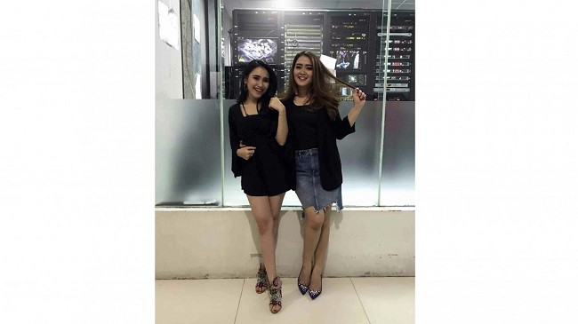 Berbusana Mini, Ayu Ting Ting Jadi Bulan-bulanan Netizen