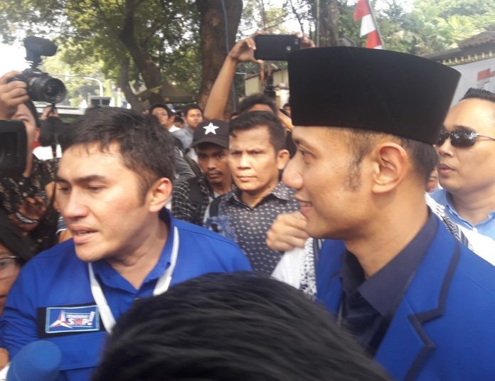 Datang ke KPU AHY Diteriakan Para Wanita Berparas Cantik