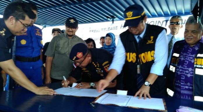 Ditjen Bea-Cukai dan Ditjen Pajak Tanda Tangani MOU Awasi Ekspor Pertambangan Di Kalsel