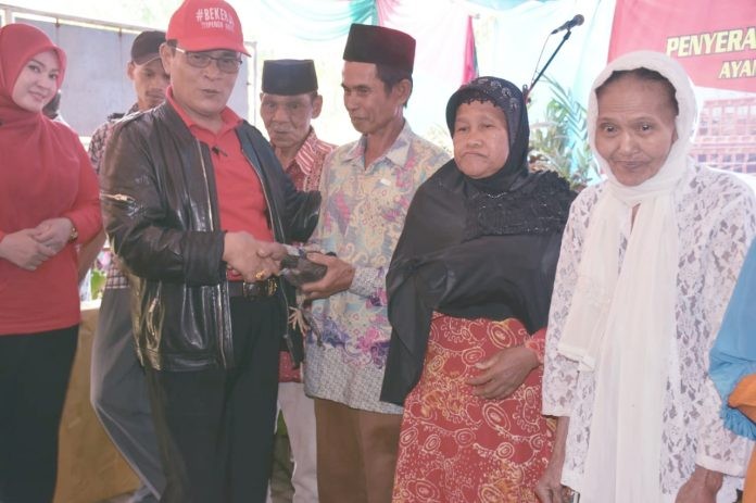 Kikis Kemiskinan, Kementan Serahkan Bantuan ke Warga Pandeglang