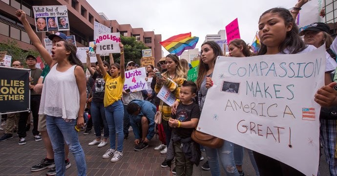 Pisahkan Anak Dengan Orang Tua, Puluhan Ribu Warga Amerika Demo Trump