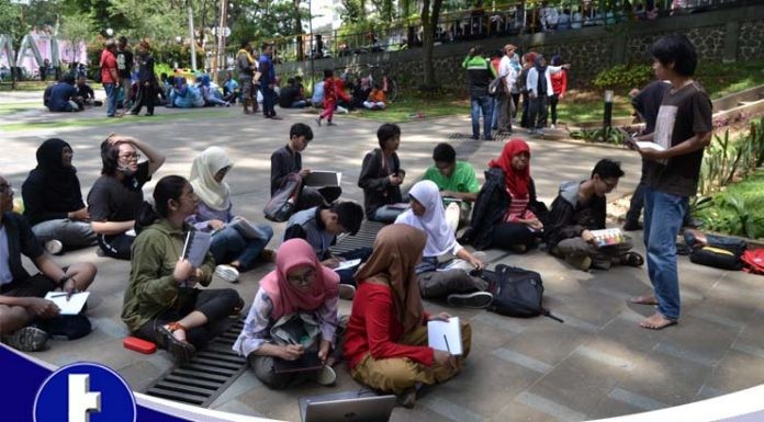 Ini Dia Aksi Gambreng Rain Strip di Kota Bogor