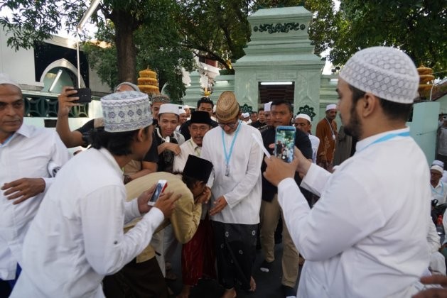 Usai Mantau Rekapitulasi Suara, Sandiaga Hadiri Haul Sunan Ampel