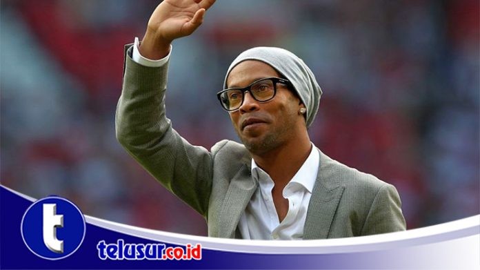 Merasa Sudah Tua, Ronaldinho Pensiun Dari Sepak Bola