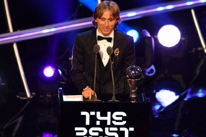 Singkirkan Ronaldo dan Salah, Luka Modric Jadi Pemain Terbaik Versi FIFA 2018