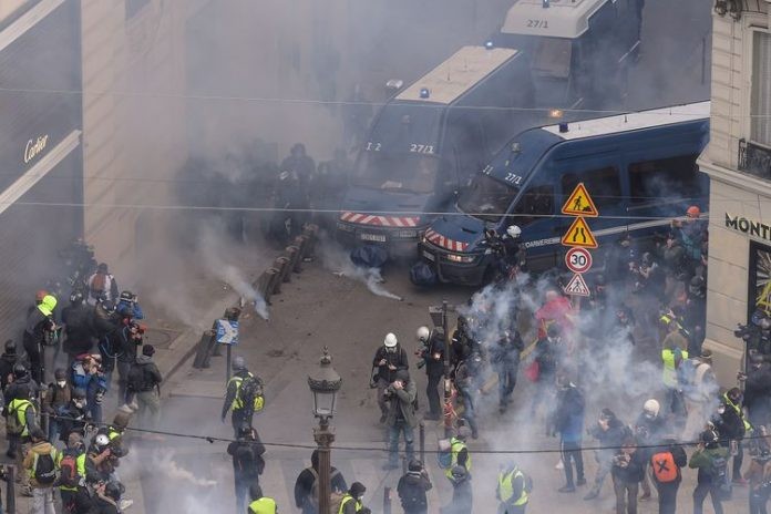 Demo Rompi Kuning di Prancis Berakhir Chaos