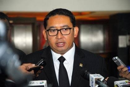 Fadli Zon : Jokowi Ajarkan TNI Polri Langgar Undang-Undang
