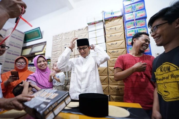 Dihadapan Sandiaga, Pembuat Songkok Keluhkan Ini?